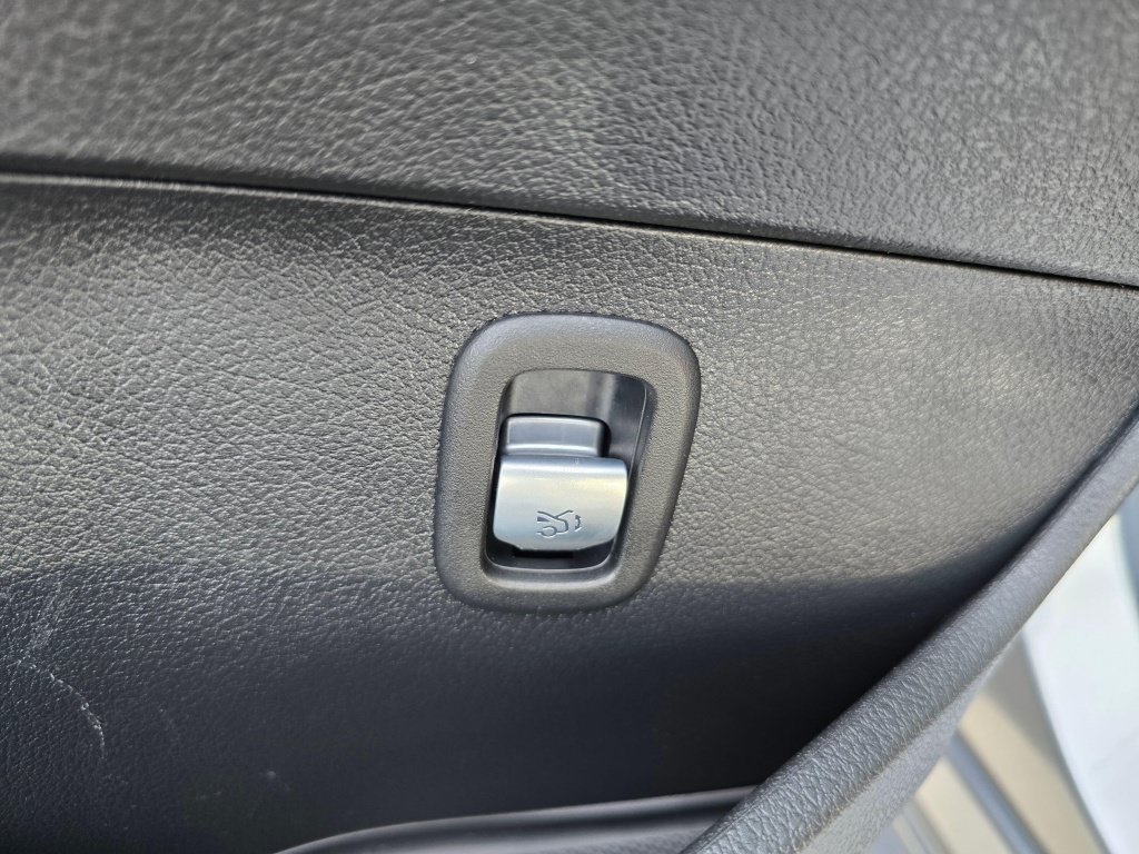 Used 2024 Mercedes-Benz C 300 4MATIC Sedan image 29