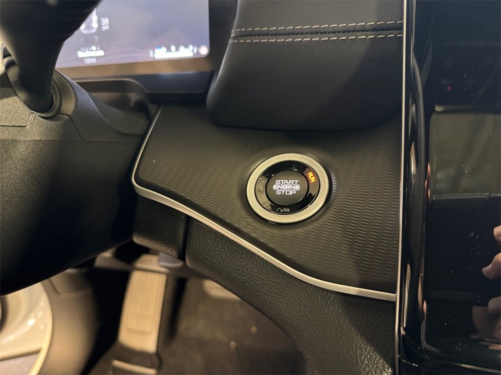 New 2025 Jeep Grand Cherokee Altitude image 29