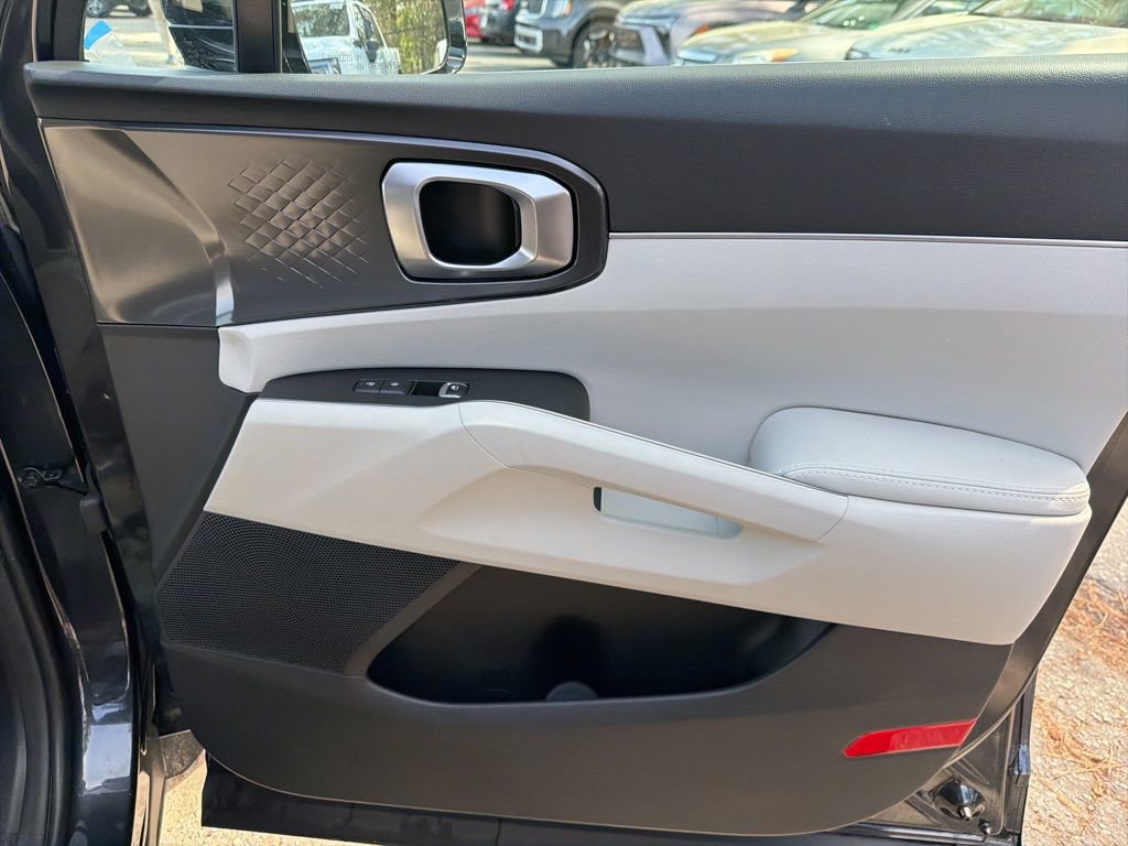 Certified 2025 Kia Sorento EX w/ Panoramic Sunroof Package image 27