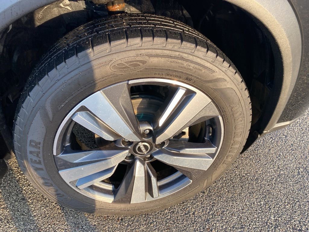 Used 2024 Nissan Rogue SL AWD/4WD image 6