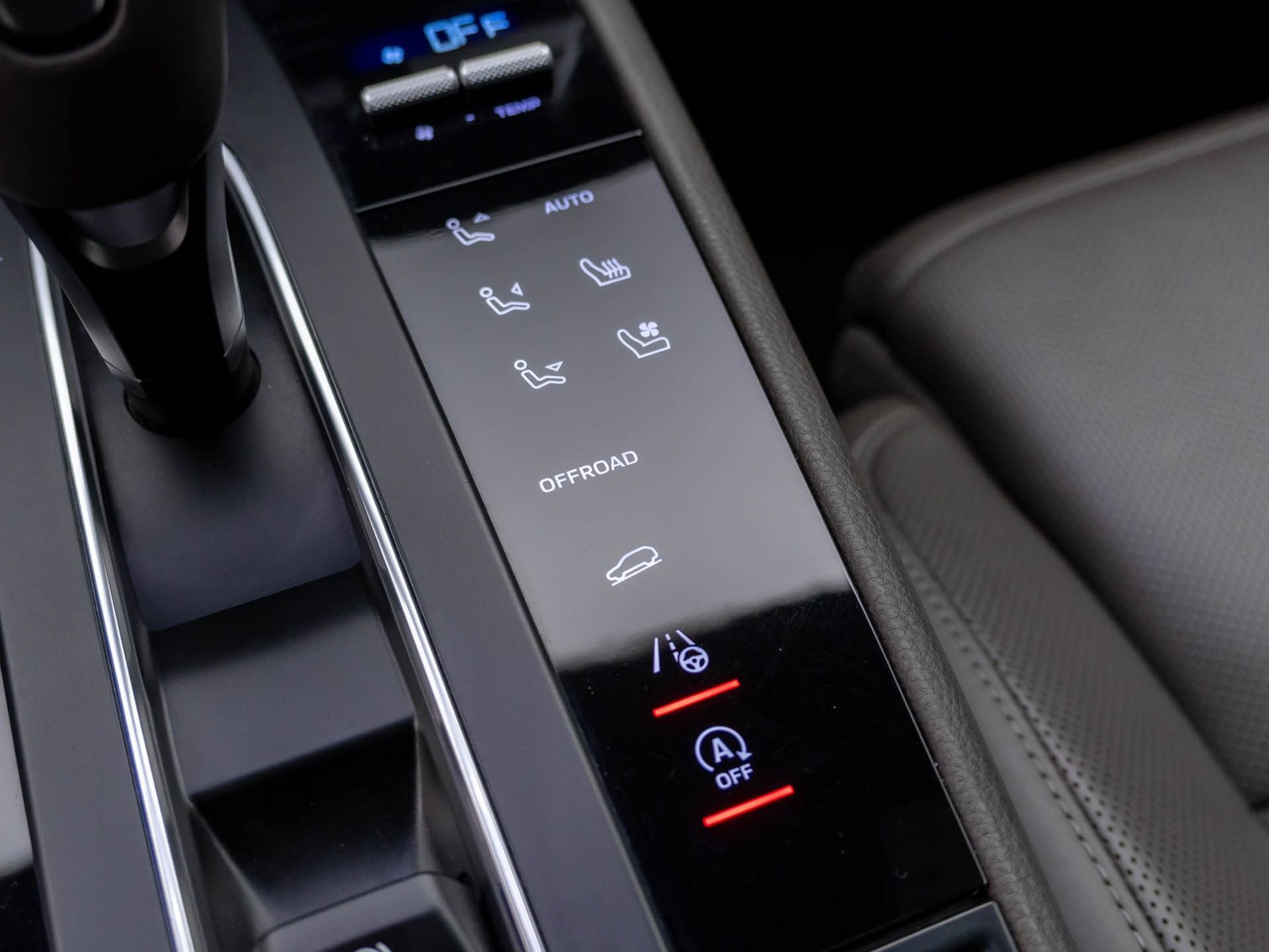 Certified 2023 Porsche Macan AWD/4WD image 31