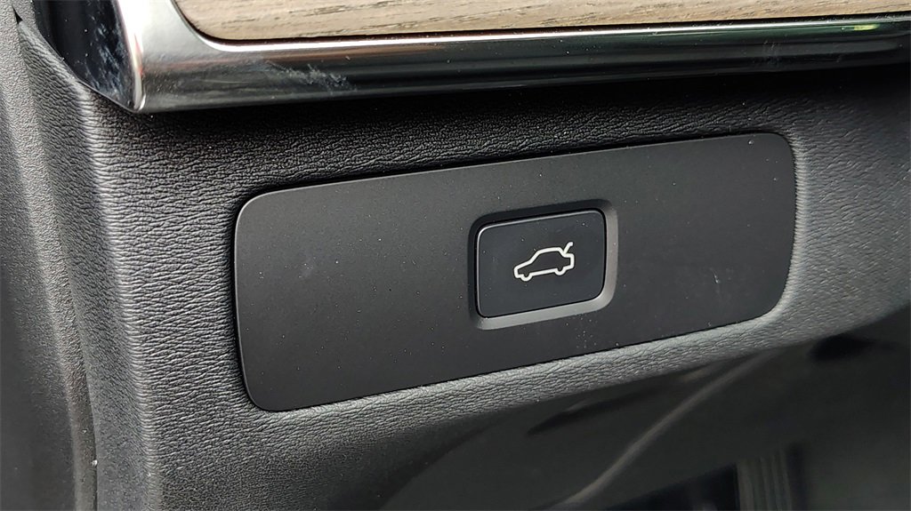 New 2026 Volvo XC90 B6 Plus w/ Protection Package image 12