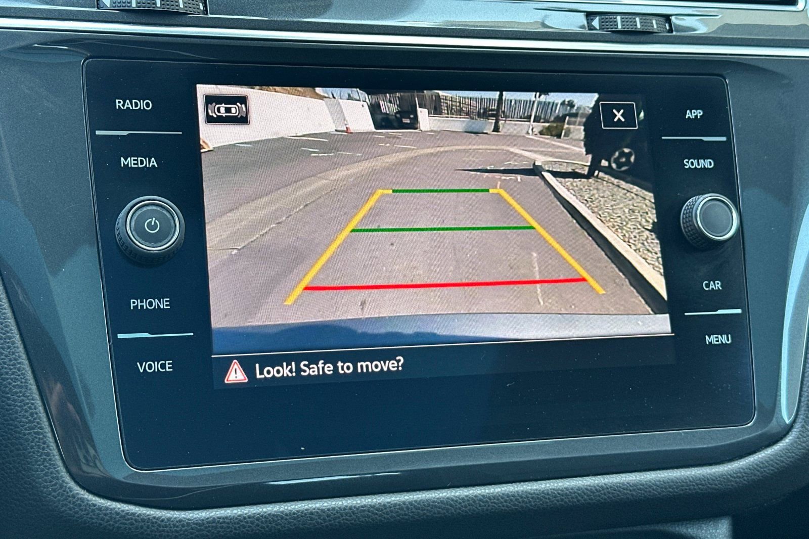 Used 2022 Volkswagen Tiguan SE w/ Panoramic Sunroof Package FWD image 20