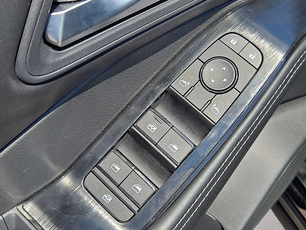 Used 2025 Nissan Rogue SV FWD image 11