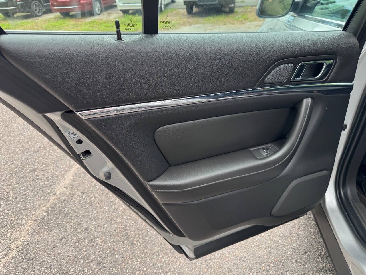 Used 2013 Lincoln MKS FWD image 39