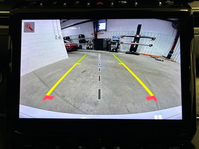 Used 2023 Jeep Grand Cherokee Overland AWD/4WD image 32