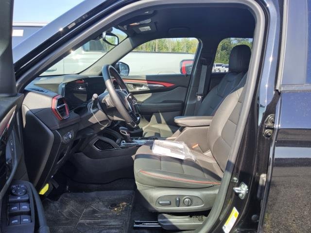 Used 2025 Chevrolet TrailBlazer RS w/ Convenience Package AWD/4WD image 3