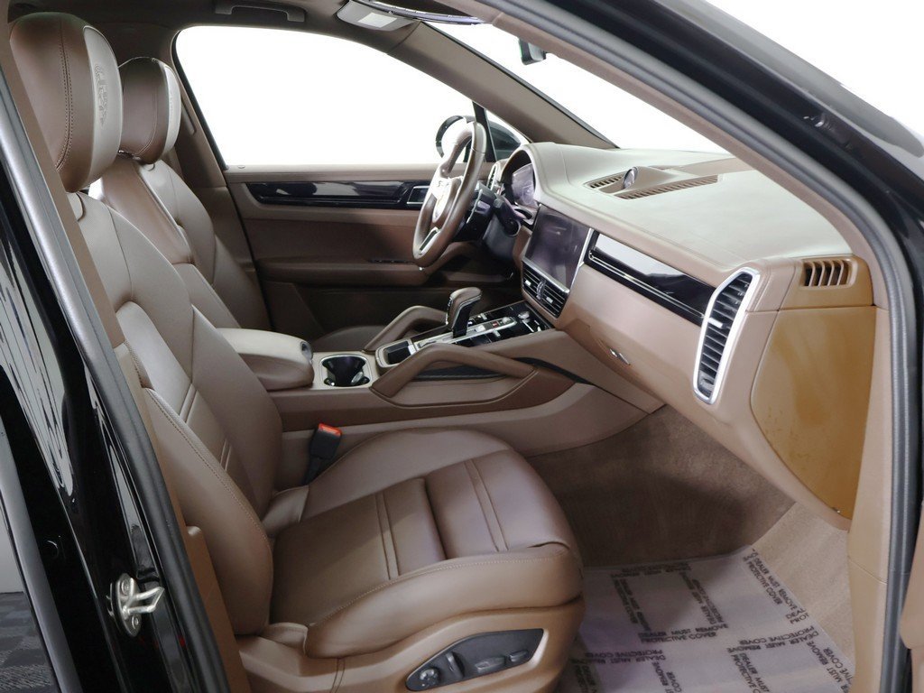 Used 2023 Porsche Cayenne Platinum Edition image 34