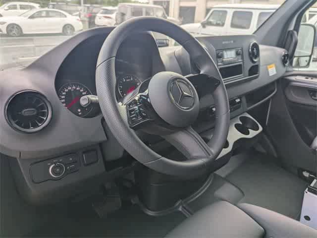 Used 2025 Mercedes-Benz Sprinter 2500 image 2