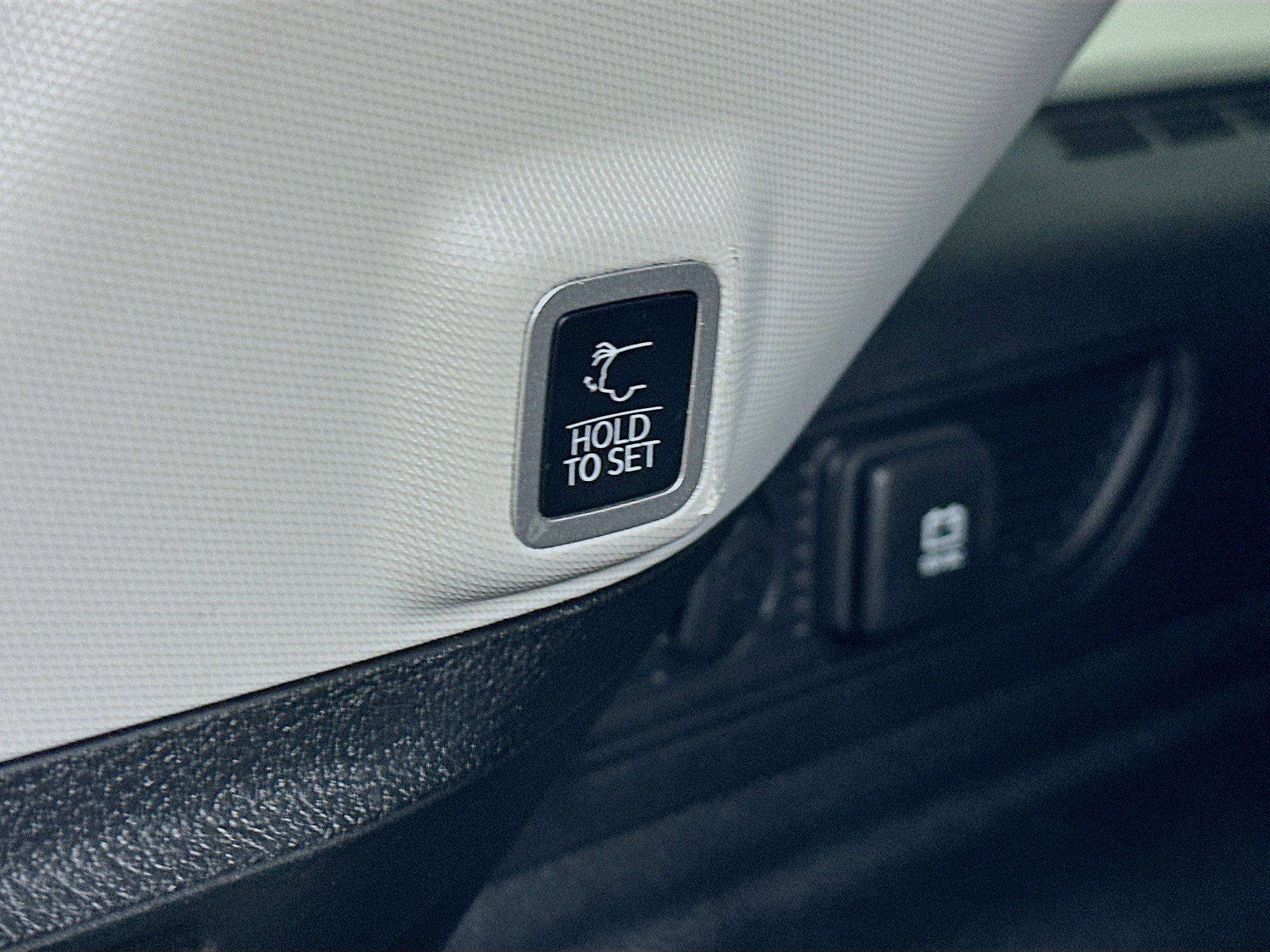 Used 2022 Jeep Grand Cherokee Limited 4xe w/ MOPAR Finishing Package image 31