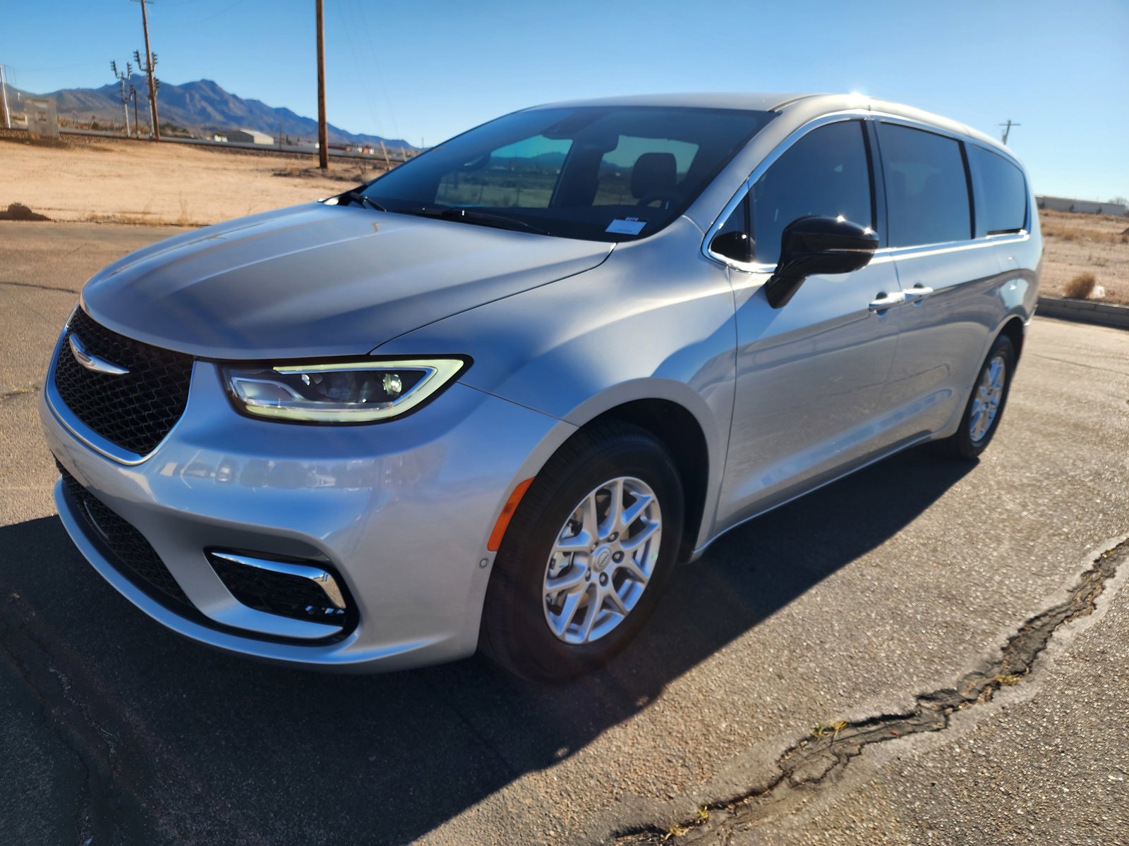 New 2026 Chrysler Pacifica Select FWD image 4