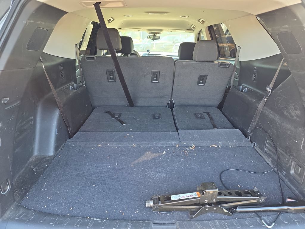Used 2020 Chevrolet Traverse LS FWD image 32