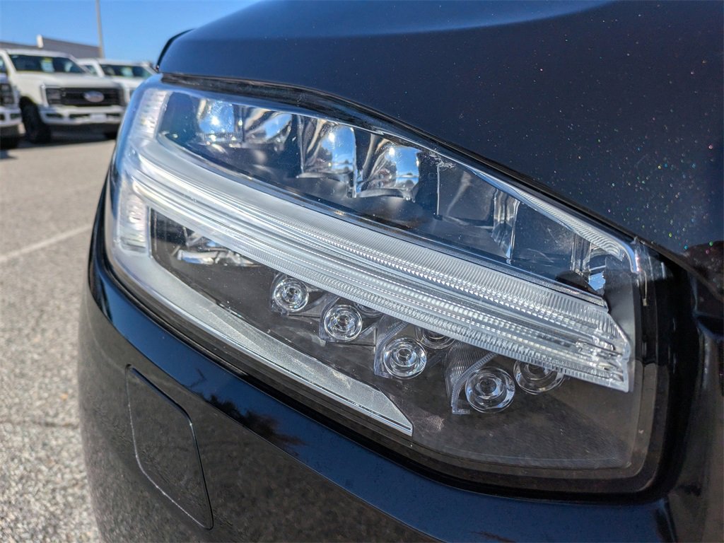 Certified 2022 Volvo XC90 T5 Momentum w/ Climate Package image 10