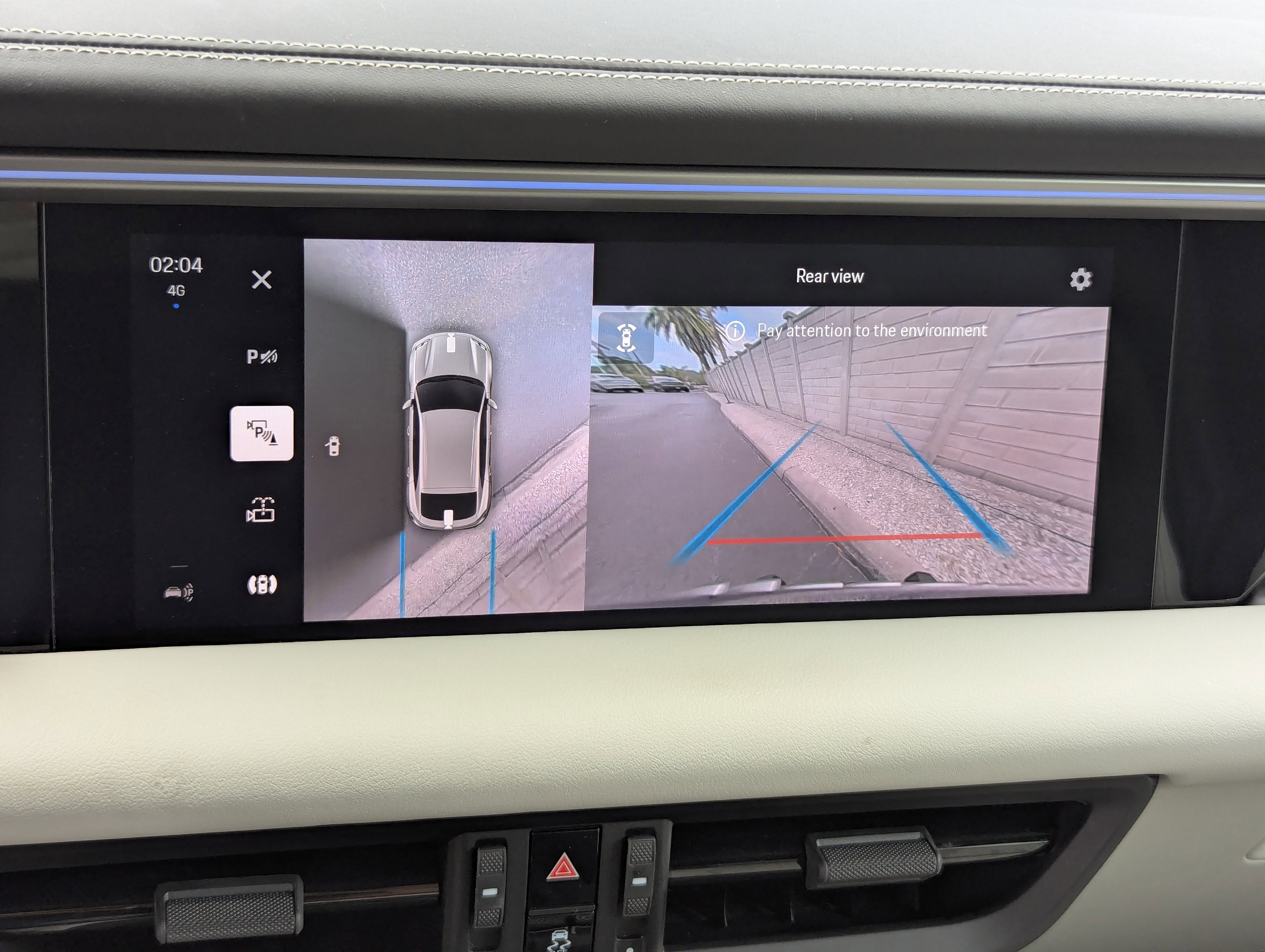 Certified 2025 Porsche Macan Electric RWD image 28