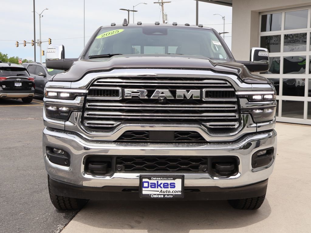 Used 2025 RAM 2500 Laramie AWD/4WD image 3