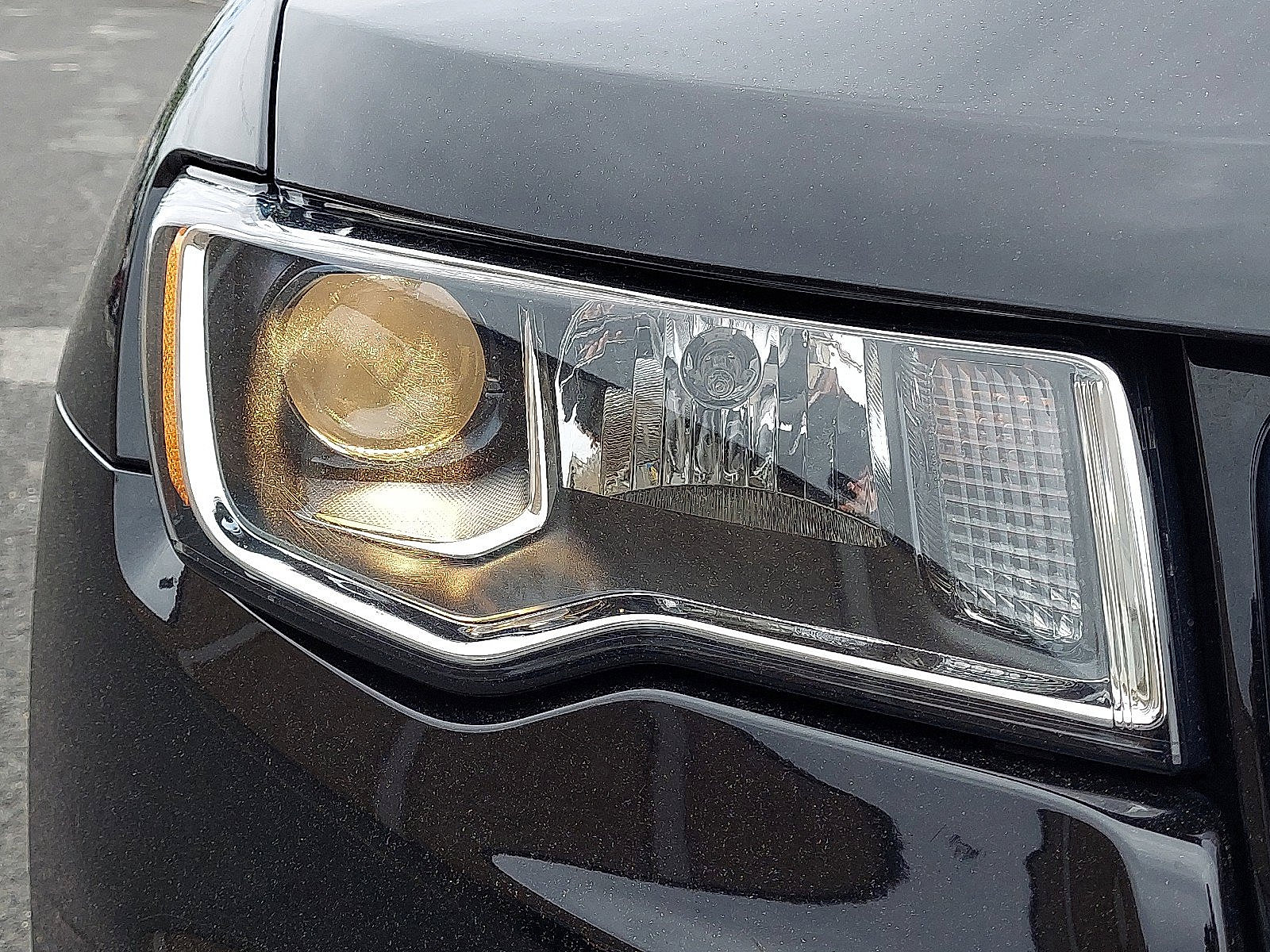 Used 2019 Jeep Grand Cherokee Limited AWD/4WD image 9