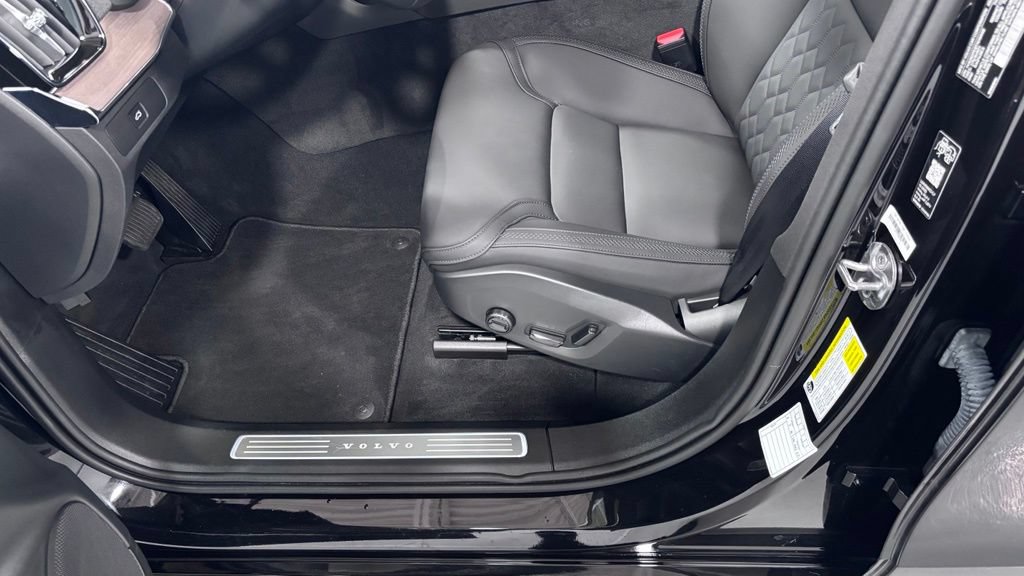 Certified 2026 Volvo XC90 B6 Plus AWD/4WD image 11