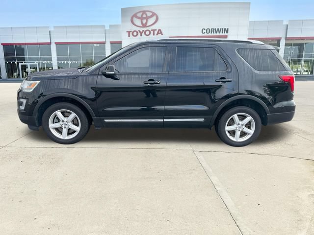 Used 2017 Ford Explorer XLT AWD/4WD image 2