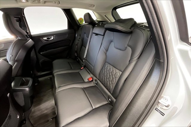 Used 2026 Volvo XC60 B5 Plus w/ Climate Package PRO AWD/4WD image 19