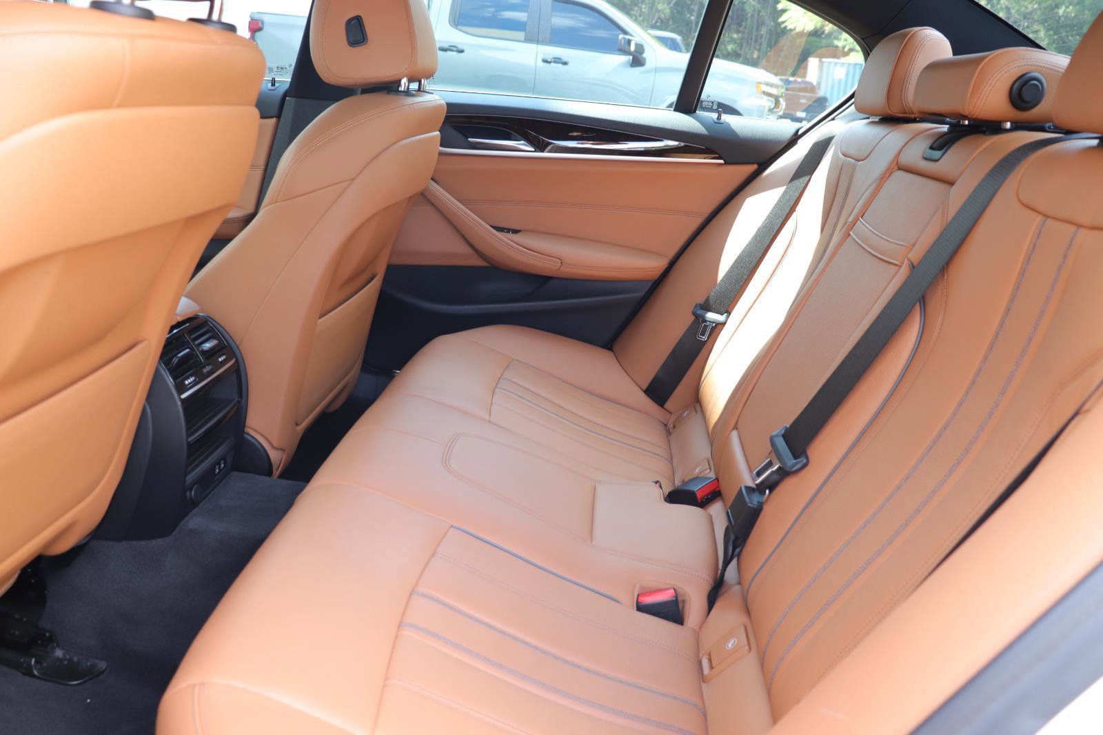 Used 2020 BMW 530i w/ Premium Package RWD image 12