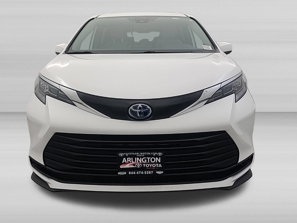 Used 2025 Toyota Sienna LE FWD image 10