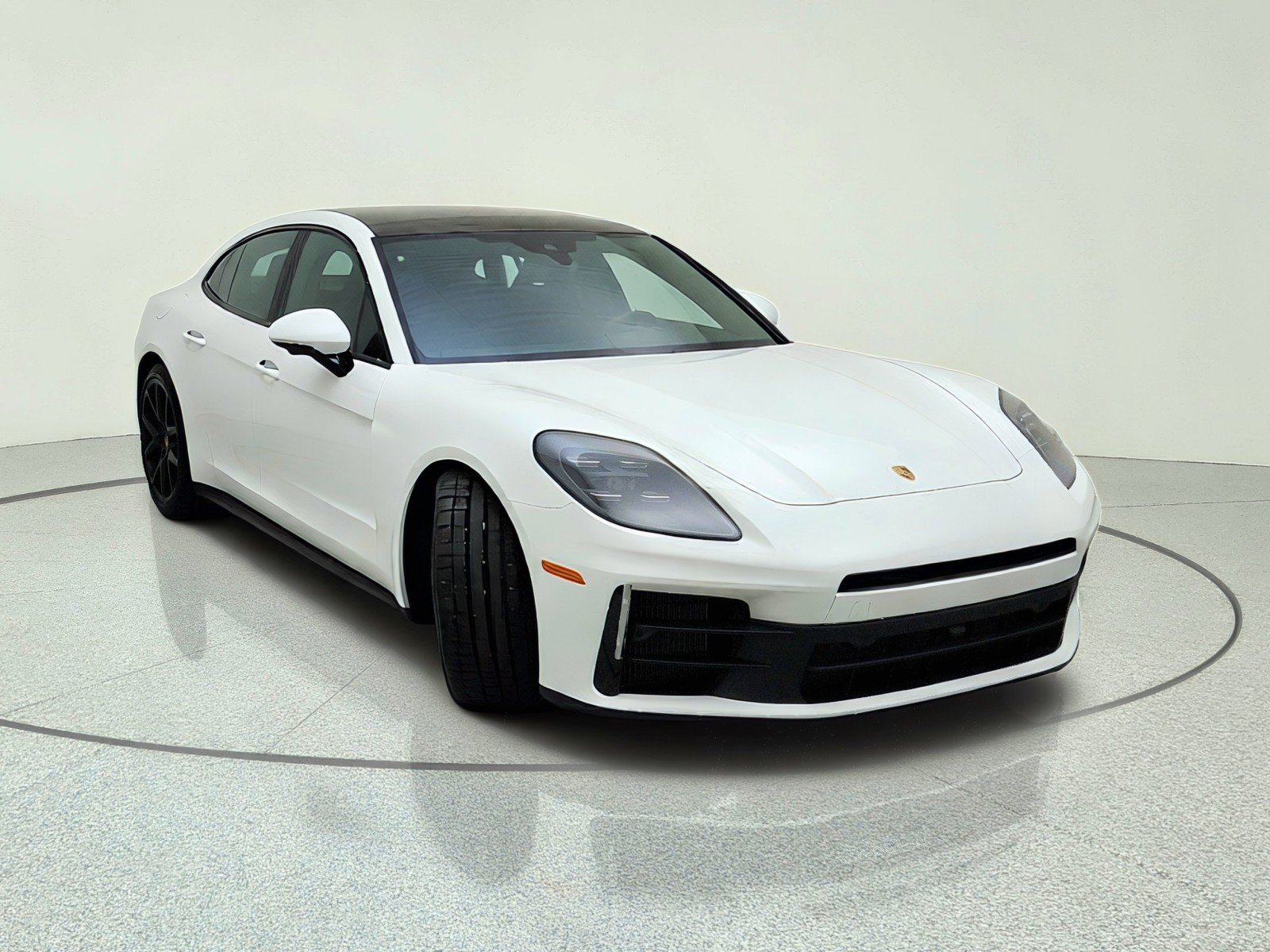 Used 2025 Porsche Panamera image 4