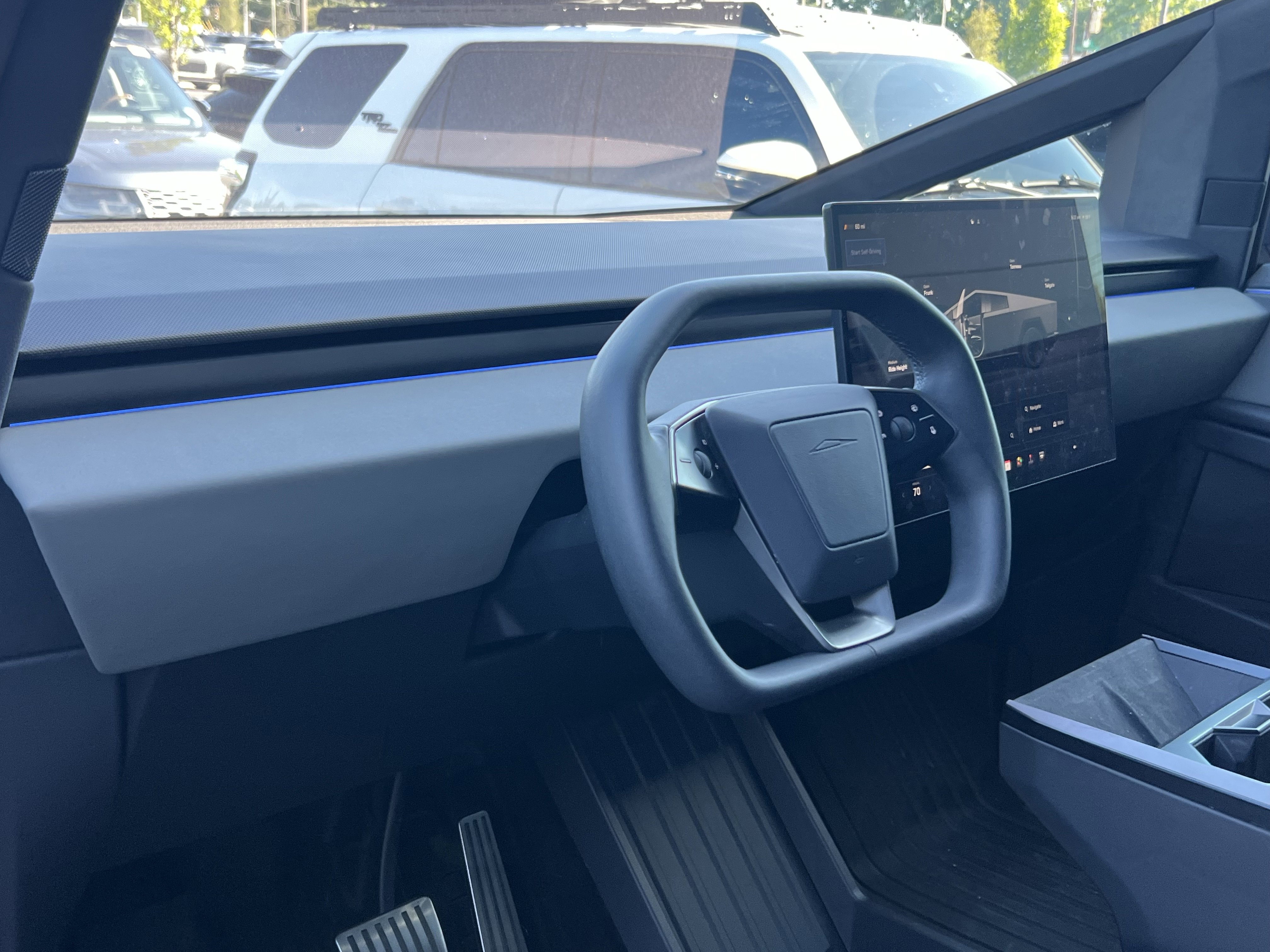 Used 2024 Tesla Cybertruck AWD Crew Cab image 22