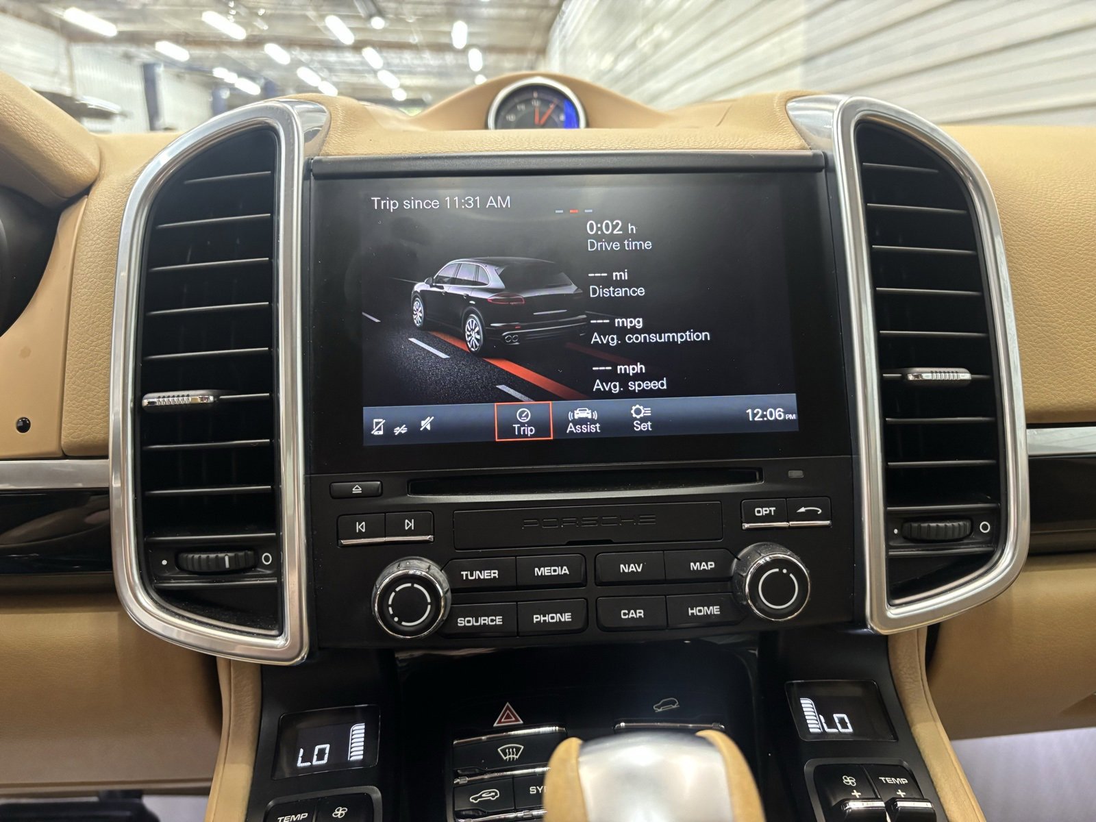 Used 2017 Porsche Cayenne Platinum Edition image 21