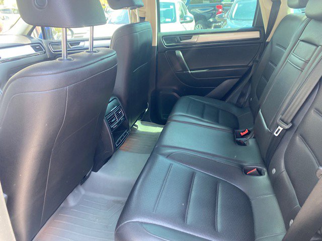 Used 2016 Volkswagen Touareg Sport AWD/4WD image 9