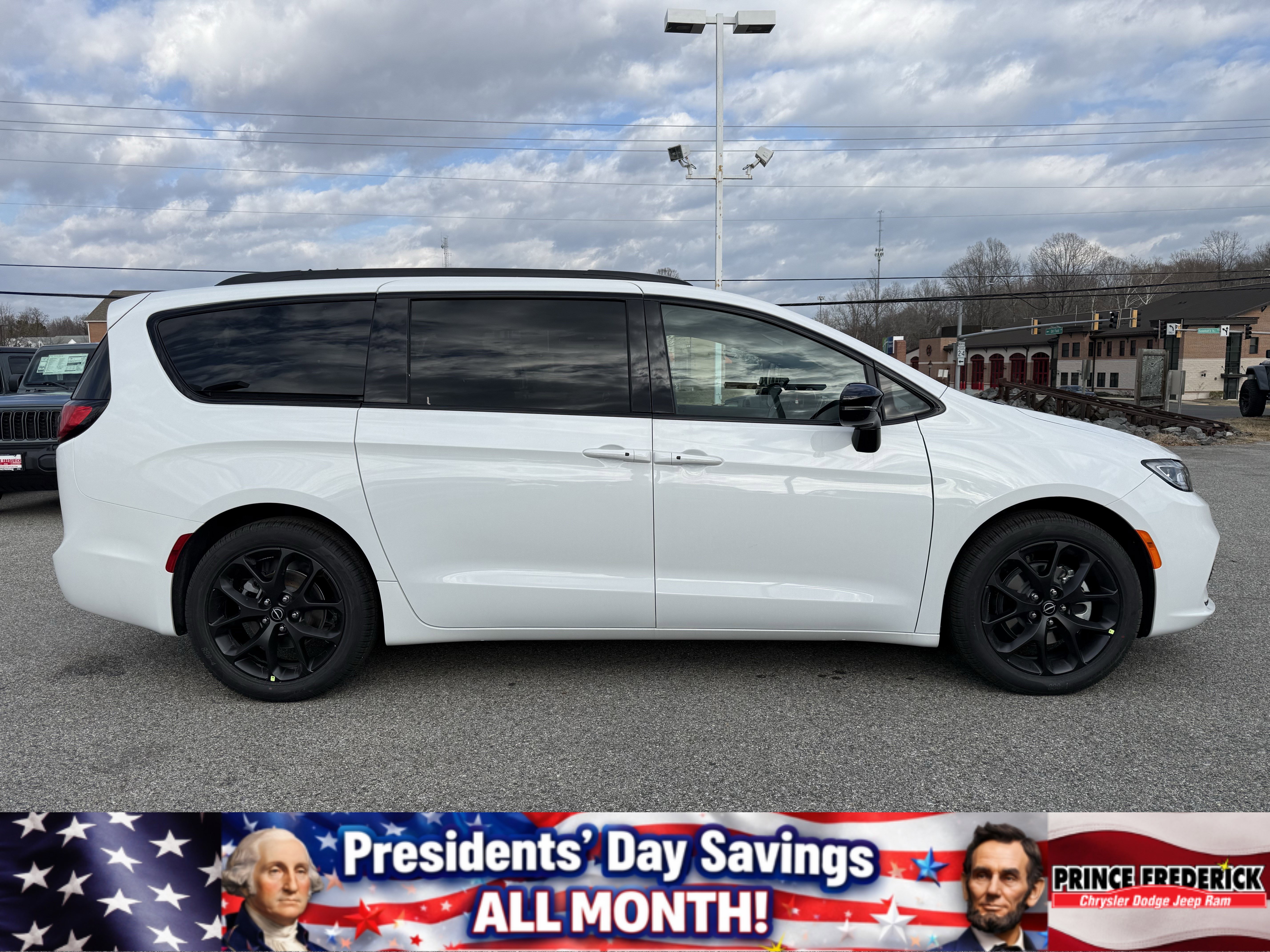 New 2026 Chrysler Pacifica Select image 2