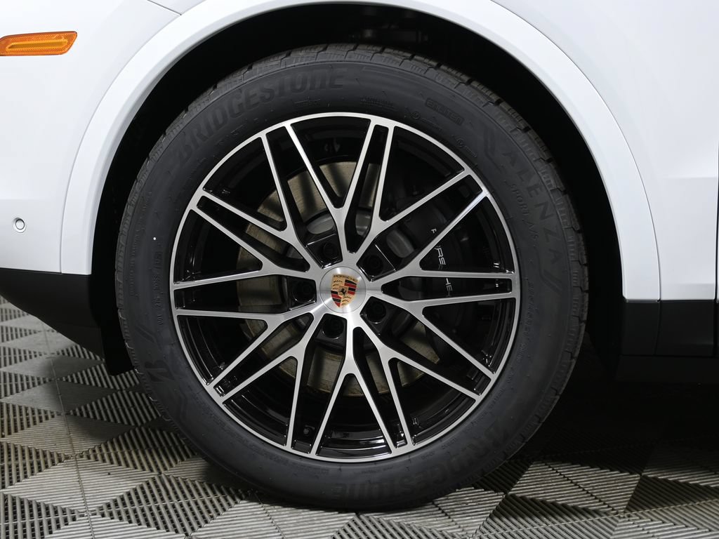 Used 2026 Porsche Cayenne E-Hybrid AWD/4WD image 12