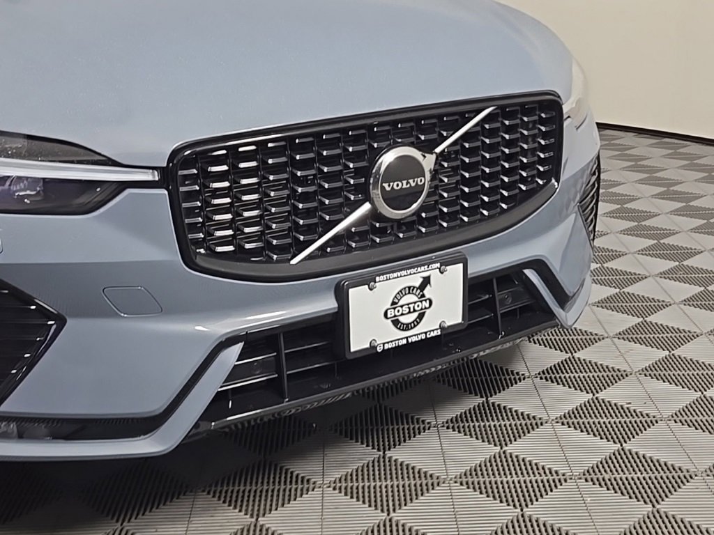 Used 2024 Volvo XC60 B5 Core w/ Protection Package Premier image 4