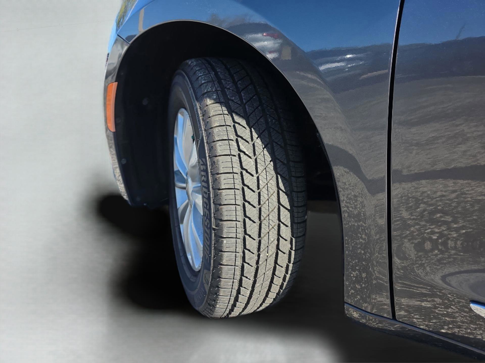 Used 2017 Chrysler Pacifica Touring-L image 41