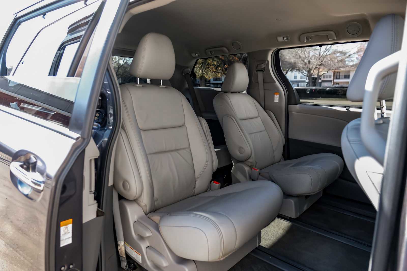 Used 2018 Toyota Sienna XLE image 37