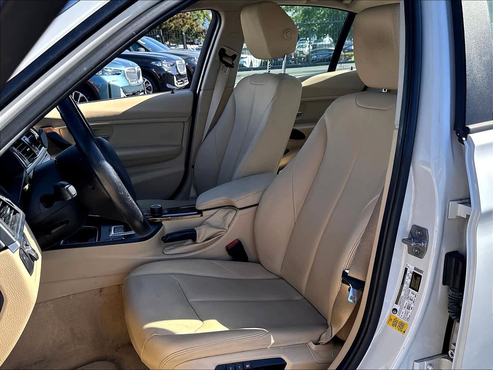 Used 2015 BMW 320i Sedan RWD image 20