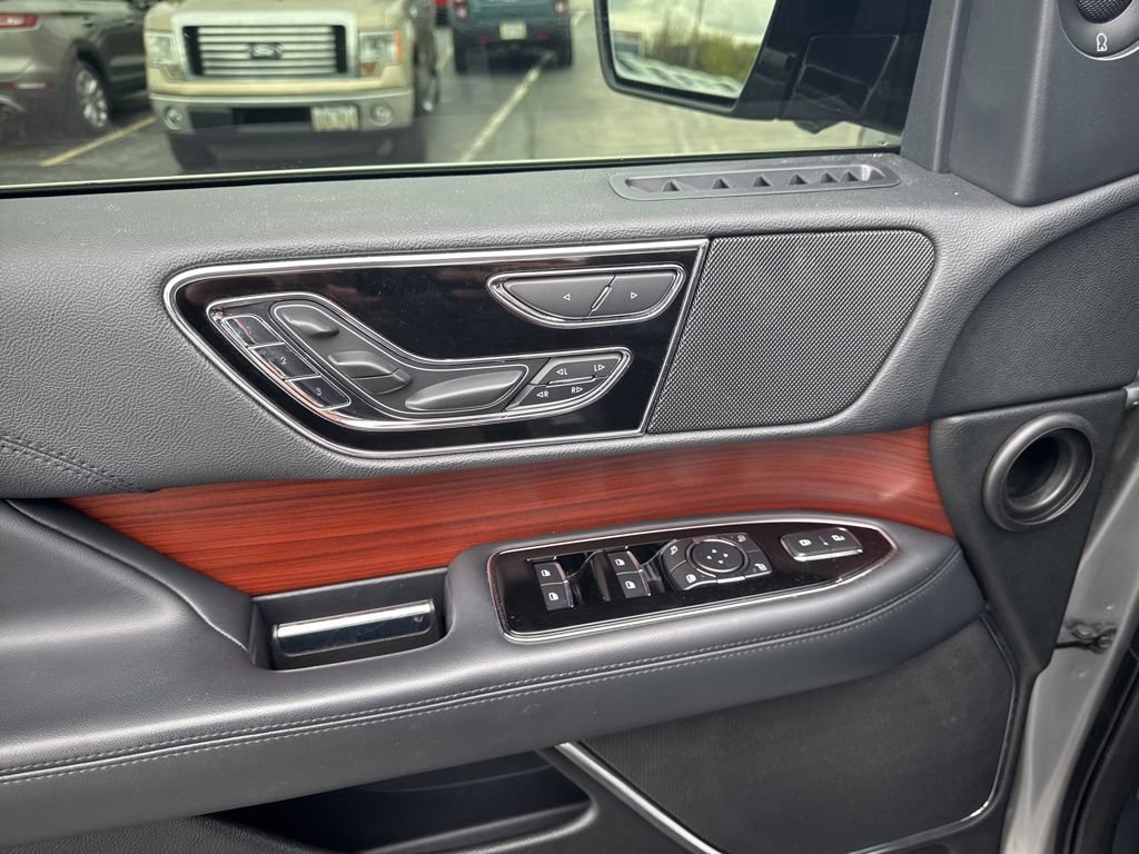 Used 2022 Lincoln Navigator Reserve AWD/4WD image 19