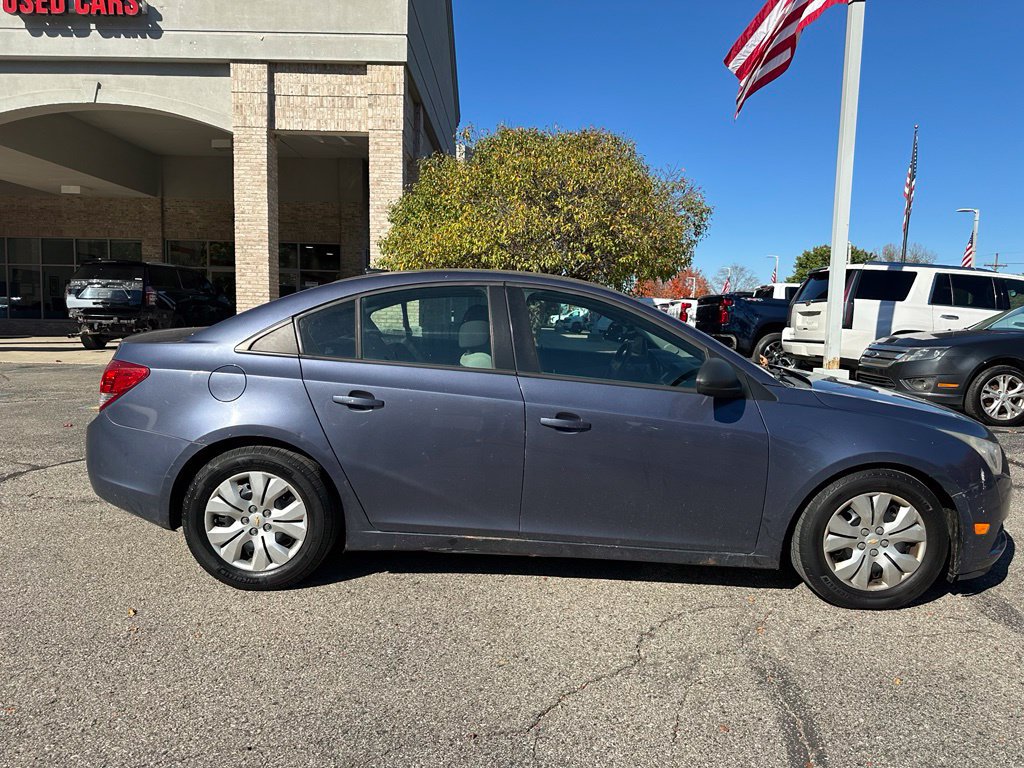 Used 2013 Chevrolet Cruze LS FWD image 8