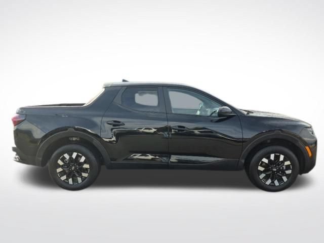 Used 2025 Hyundai Santa Cruz SE AWD/4WD image 4