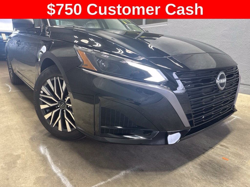 New 2026 Nissan Altima 2.5 SV FWD image 2