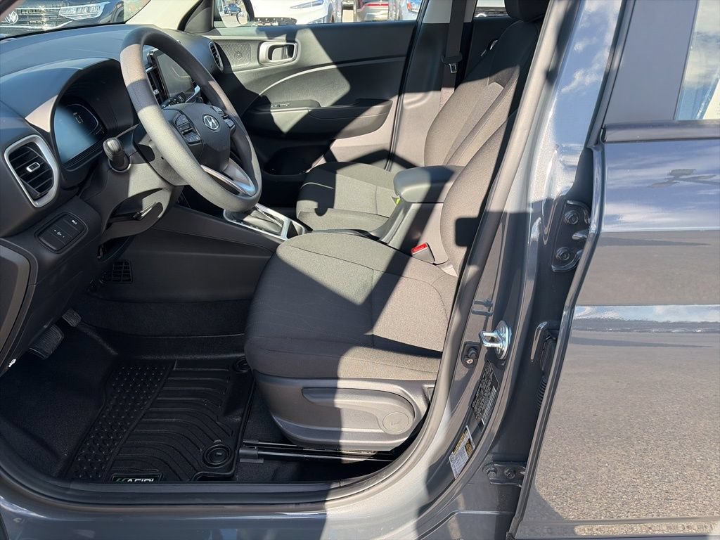Certified 2025 Hyundai Venue SE FWD image 10