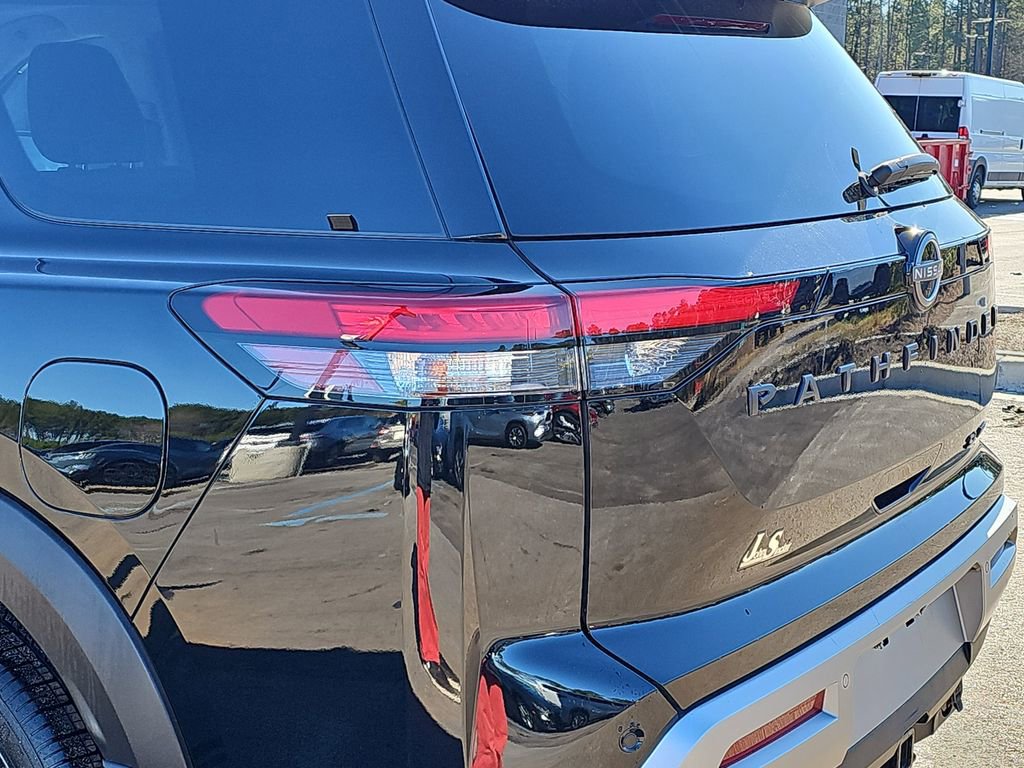 Used 2023 Nissan Pathfinder SL w/ SL Premium Package image 39