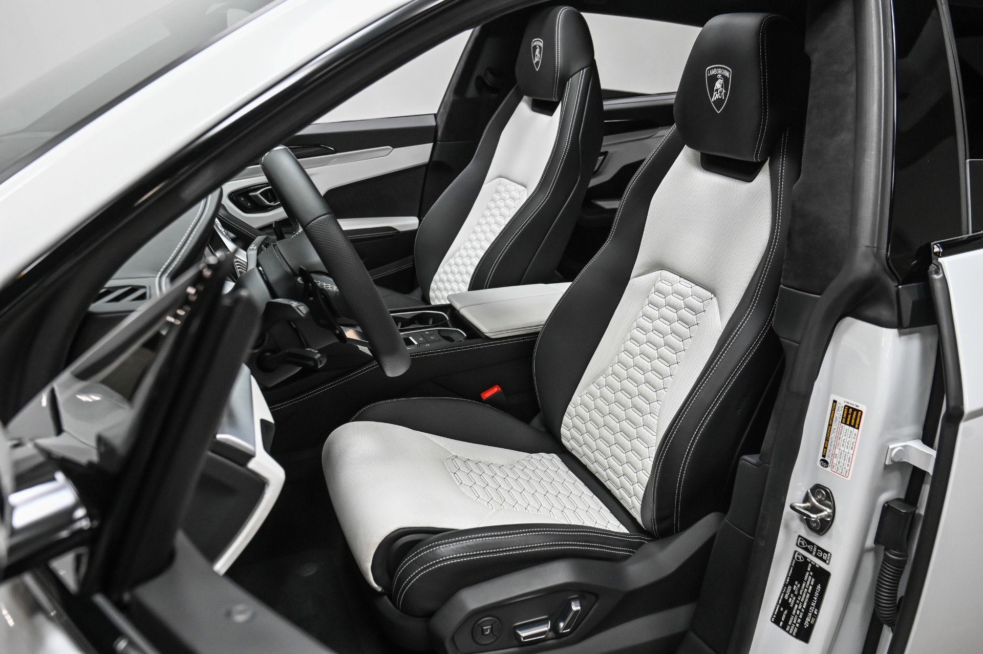 Used 2020 Lamborghini Urus image 5