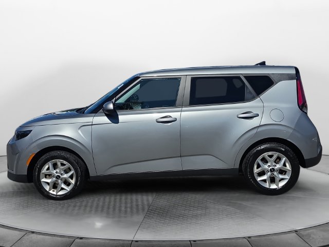 Used 2024 Kia Soul LX w/ LX Technology Package FWD image 2
