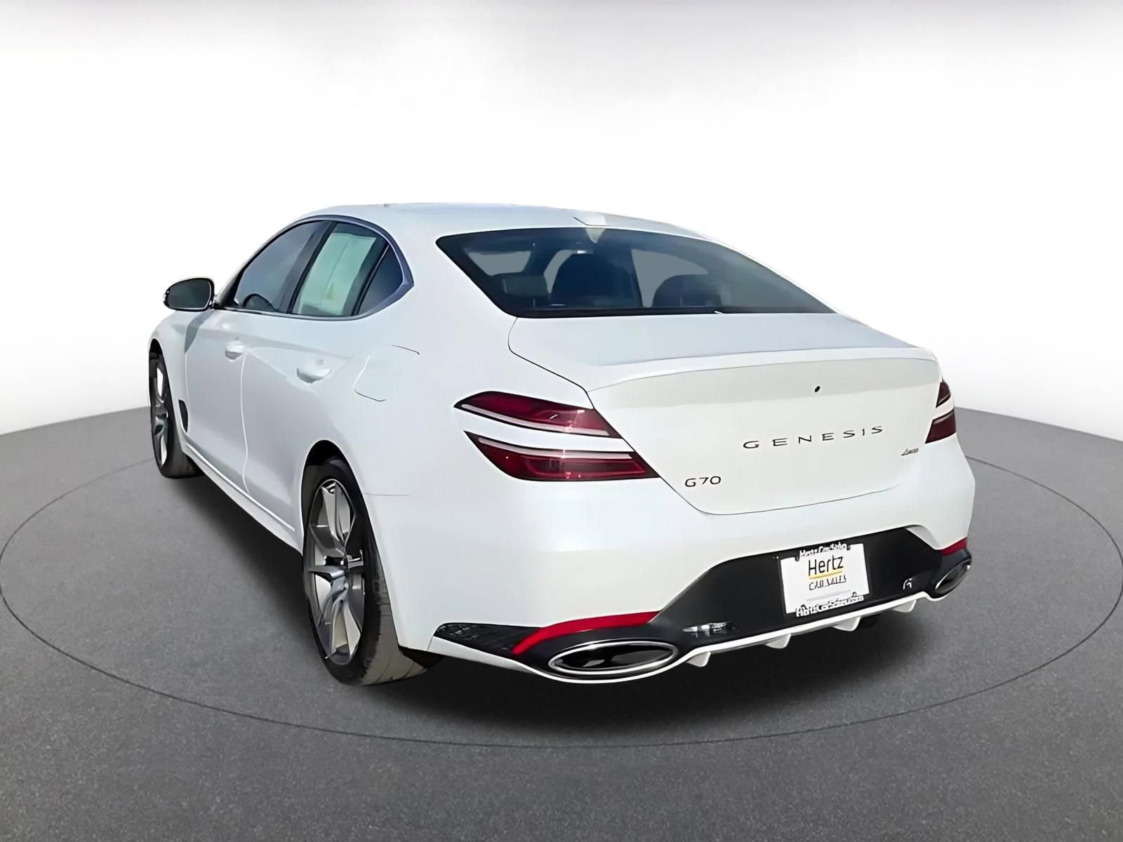 Used 2025 Genesis G70 2.5T image 12