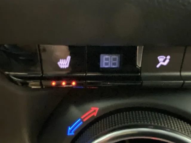 Used 2025 Chevrolet Blazer LT image 32