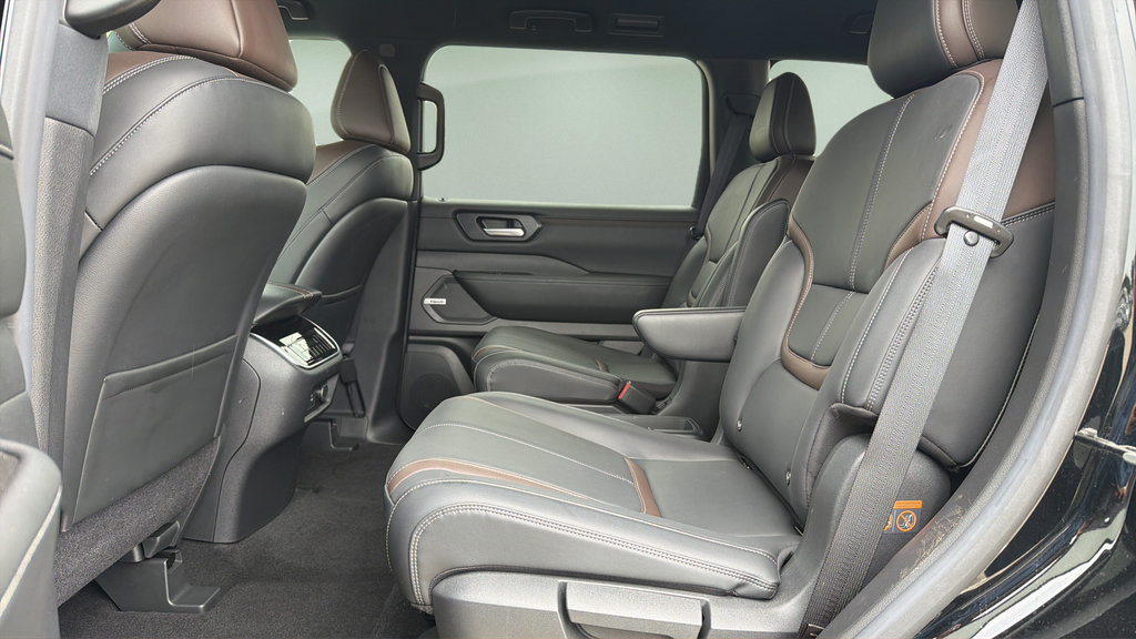 Certified 2025 Nissan Armada SL w/ Captain's Chari Seat Package AWD/4WD image 23