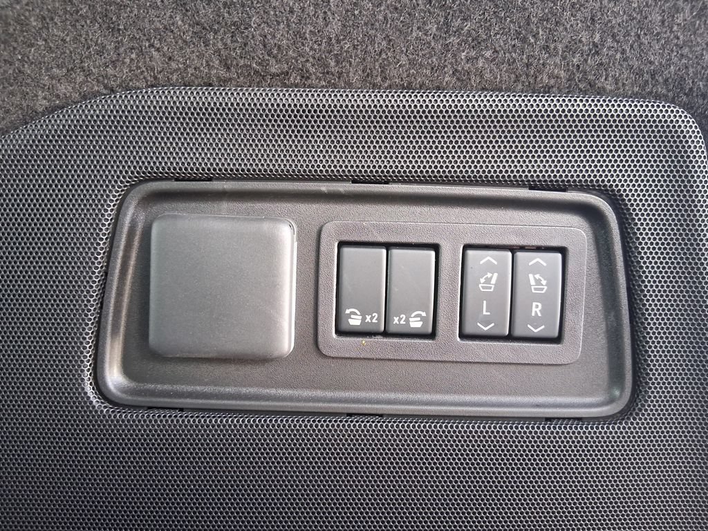Used 2026 Cadillac Escalade Platinum Sport w/ LPO, Floor Liner Package RWD image 7