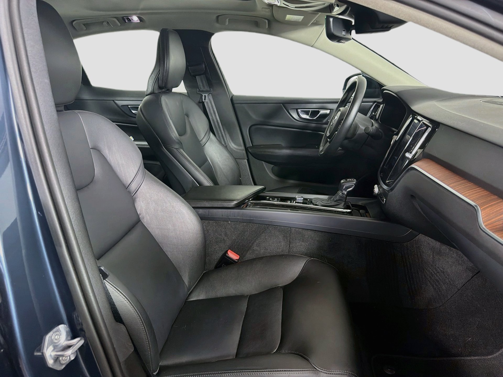 Used 2019 Volvo S60 T5 Momentum w/ Multimedia Package FWD image 28