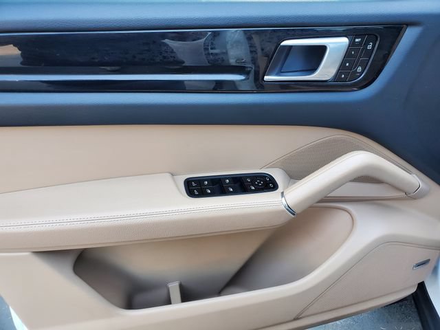Used 2021 Porsche Cayenne AWD/4WD image 19