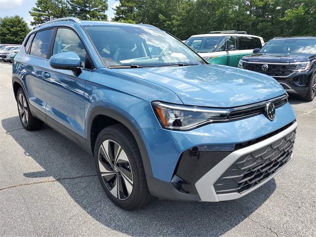 New 2025 Volkswagen Taos SE image 3